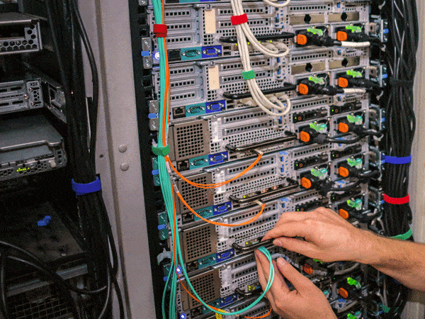 Tecnico-internet-rete-aziendale-fiorano